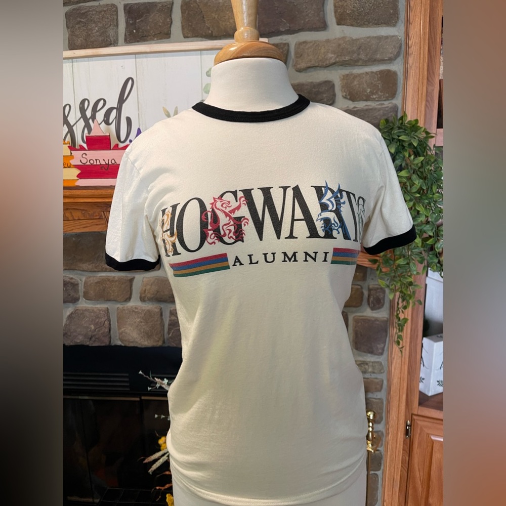 Hogwarts Alumni Women’s T-shirt